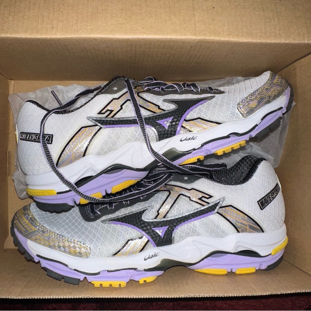Mizuno Women's White and Purple Running Shoes